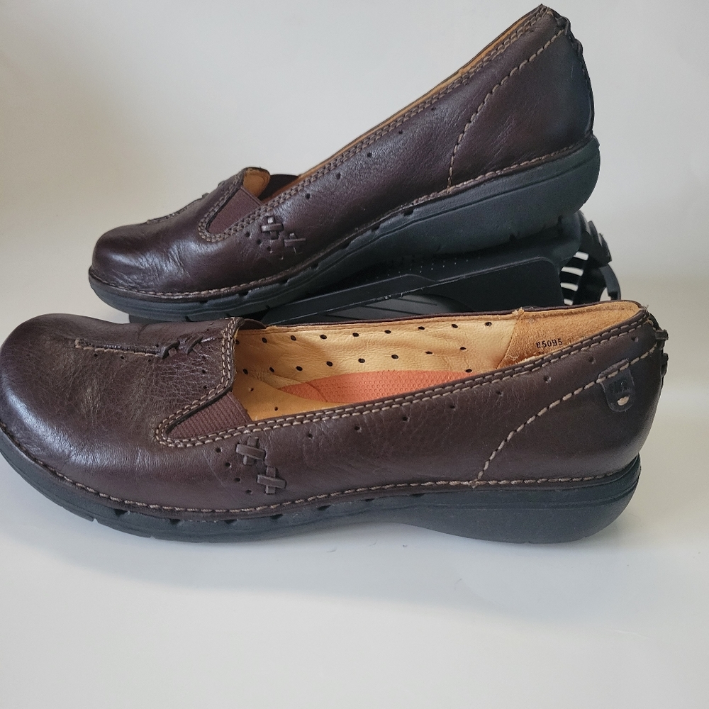 Clarks Structured Shoes 7.5N Slip On Comfort Leather Loafer
